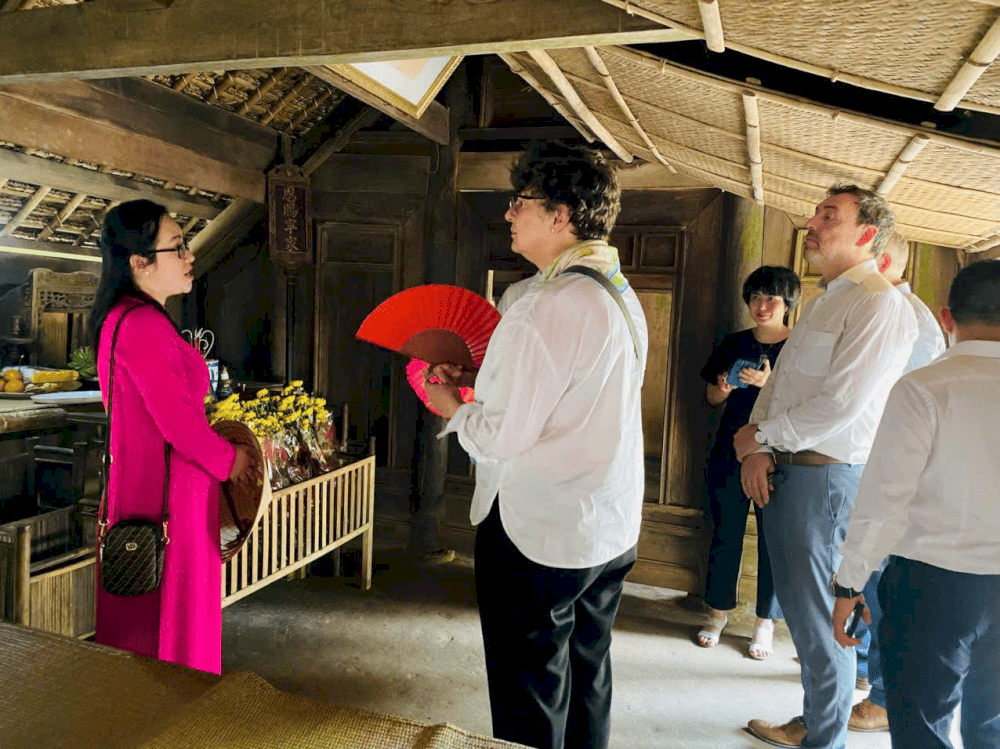 Hãy đăng ký dịch vụ thuyết minh khi đến làng Sen quê Bác để hiểu hơn về cuộc đời của vị lãnh tụ vĩ đại của dân tộc (Nguồn: Khu Di Tích Kim Liên - Di Tích Quốc Gia Đặc Biệt)